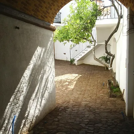 Sa Corte Antica Couette-café Dorgali
